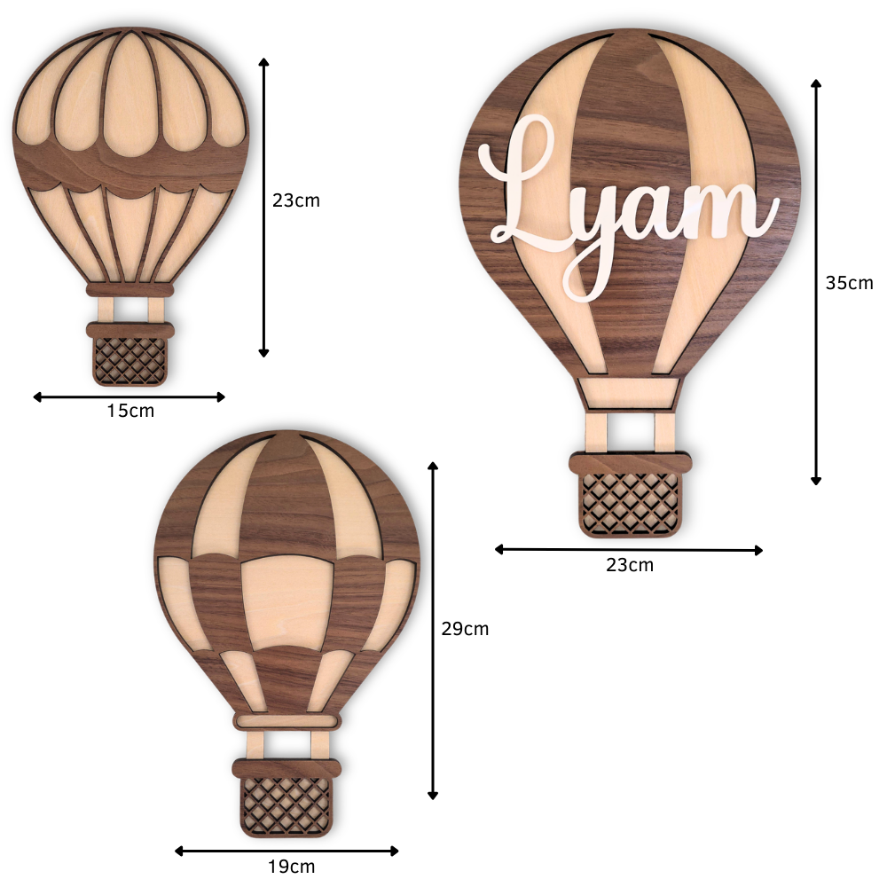 Set van 3 gepersonaliseerde houten luchtballonnen met hun afmetingen.