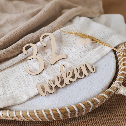 Houten mijlpaalbordjes voor tijdens de zwangerschap en het eerste babyjaar.
