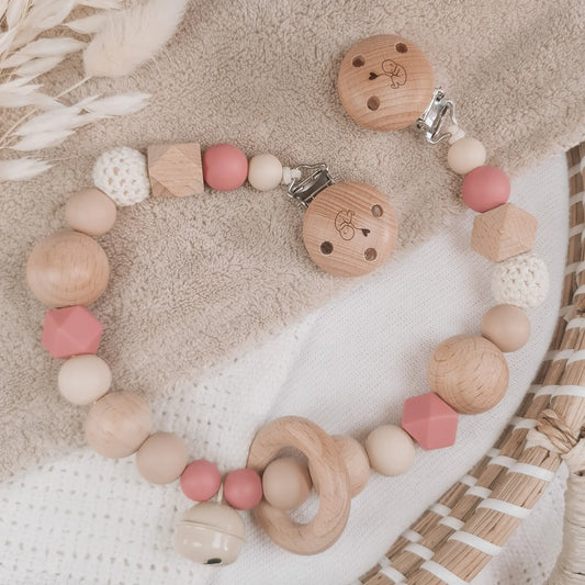 Wagenspanner in beige en oud roze met siliconen en houten kralen.