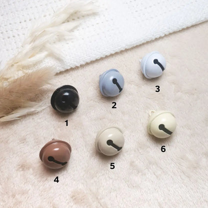 Kleurstalen van belletjes in verschillende kleuren.